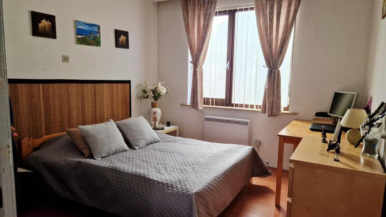 Spacious In With Balcony And Parking * Oostende