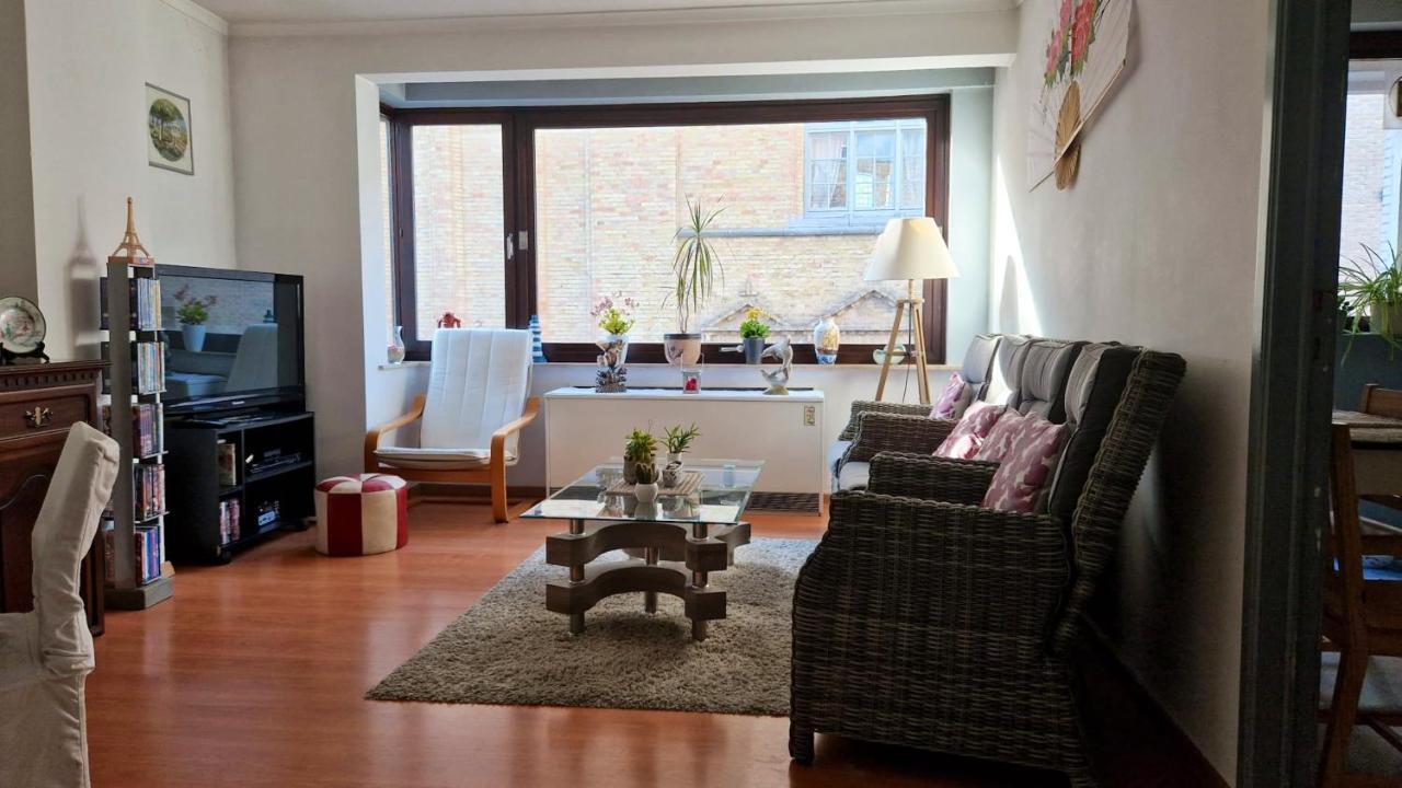 Spacious In With Balcony And Parking Oostende